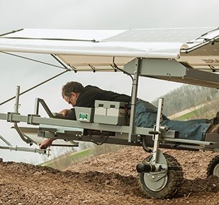 picking assistant on rough terrain